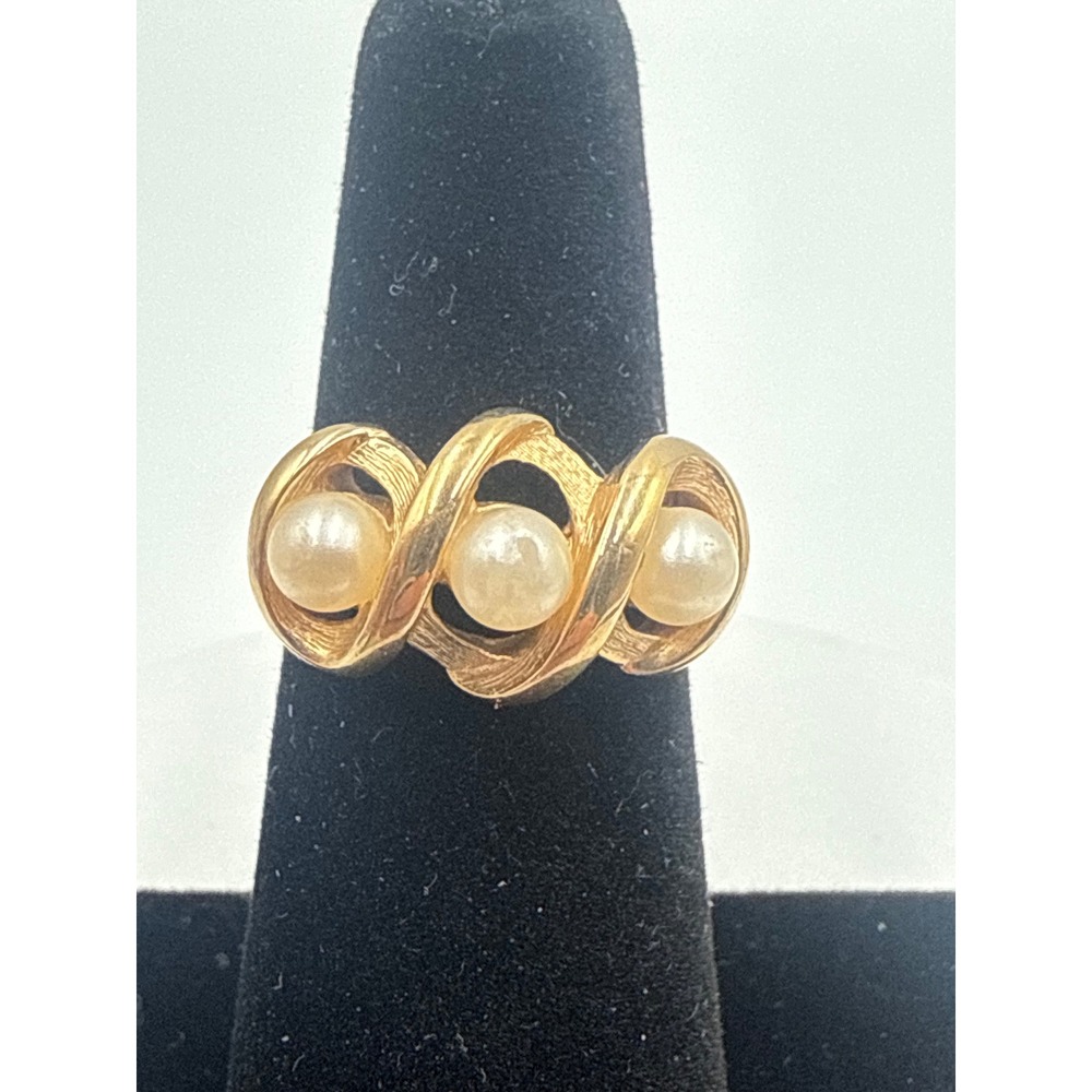 Vintage Avon Gold Tone Triple Faux Pearl Swirl Cocktail Ring Size 6
